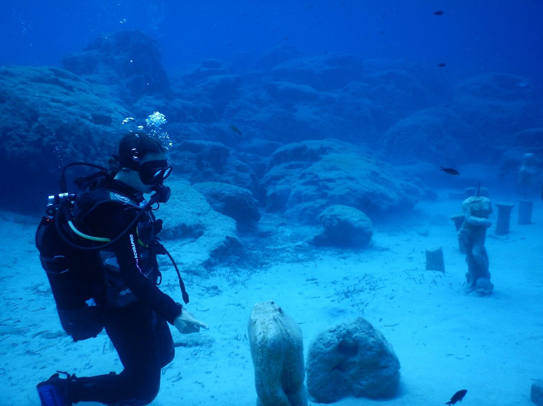 Undersea World Scuba Diving-皮拉必去景点