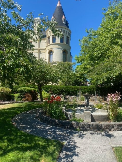 Manresa Castle主图