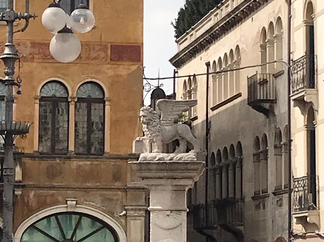 Piazza Libertà景点图片