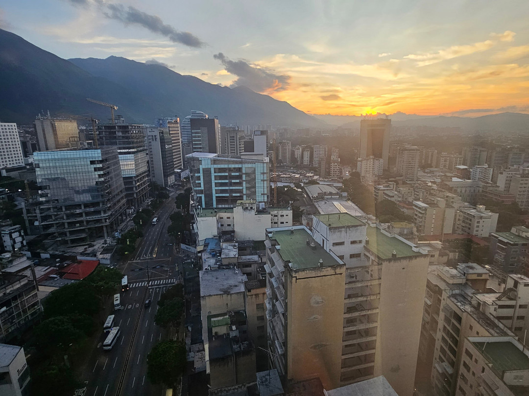 查考套房酒店主图