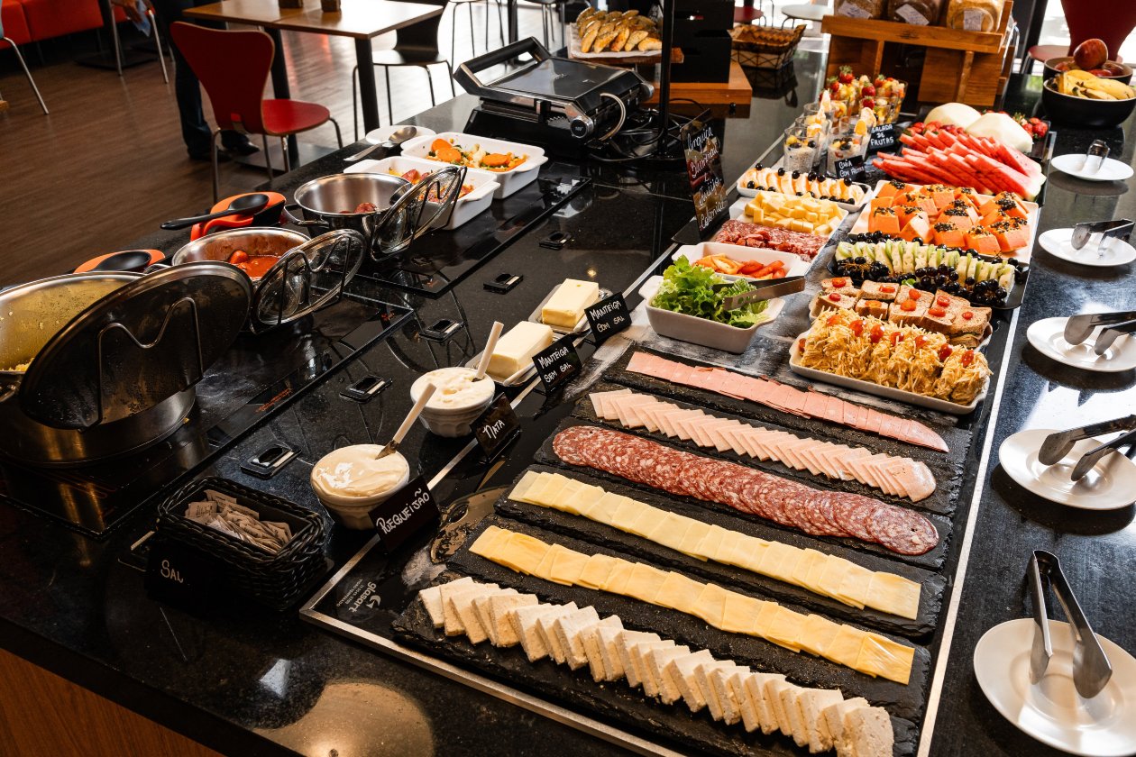 宜必思布卢梅瑙酒店-餐饮