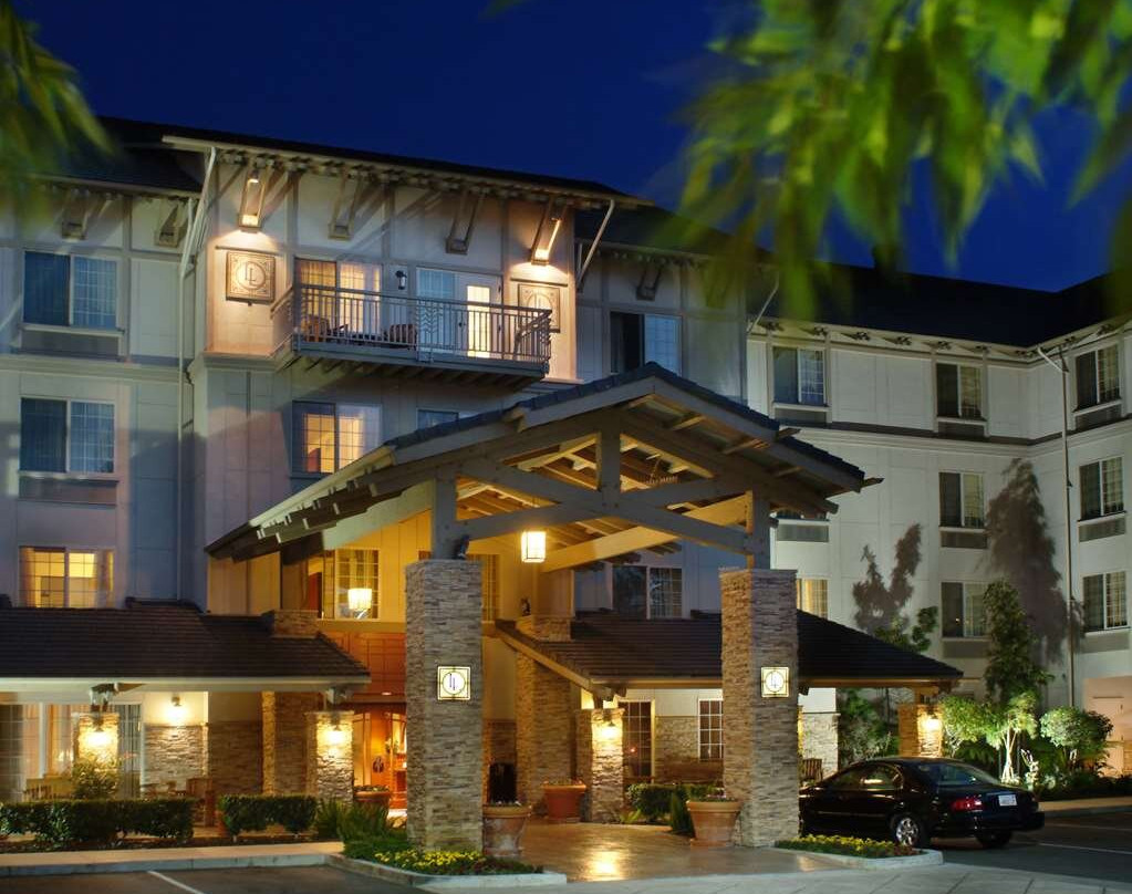 普莱森顿拉克斯珀全套房酒店主图