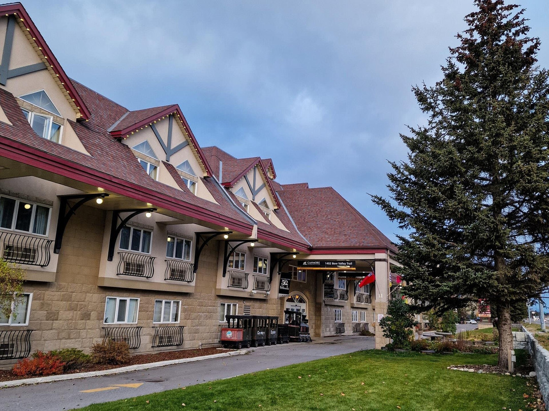 Canmore Inn & Suites