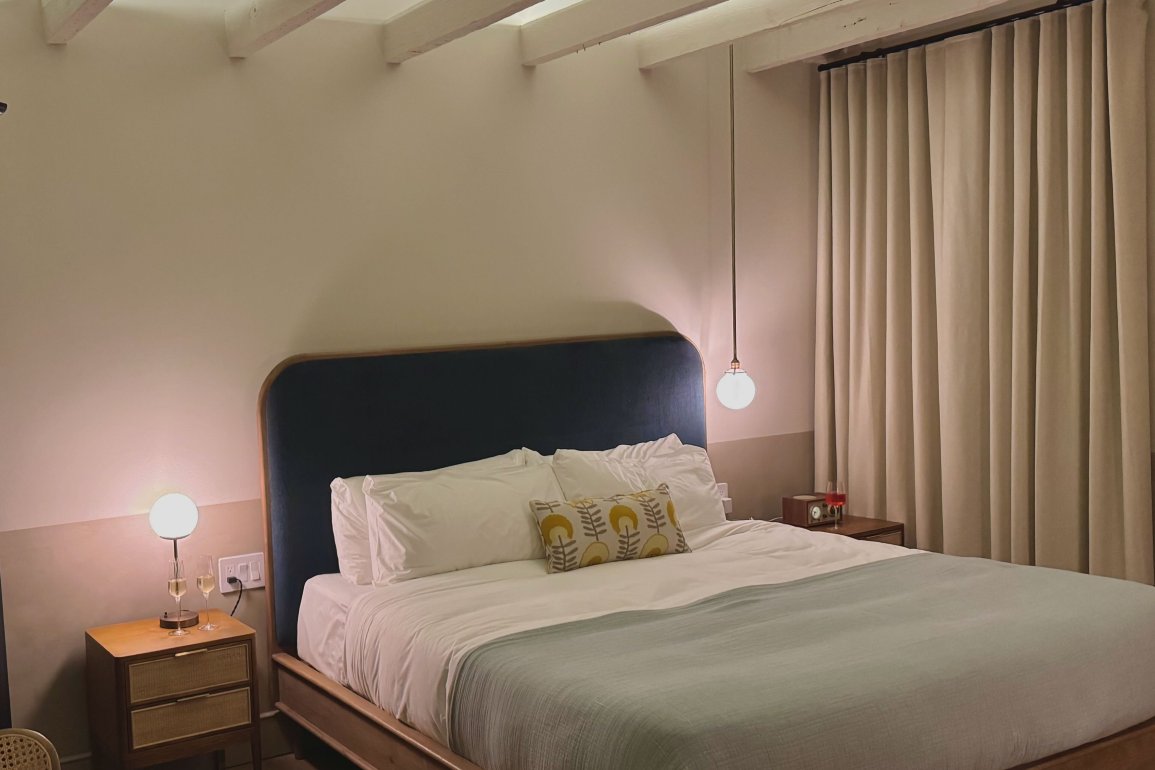 安娜和贝尔-客卧