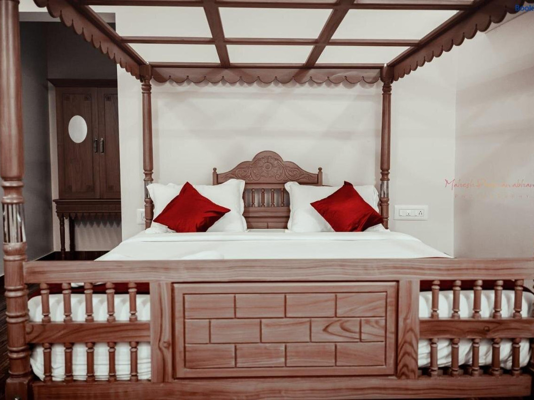 Athirappilly Sreenilayam Heritage Resort