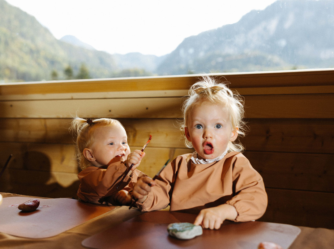 POST - Family Resort主图