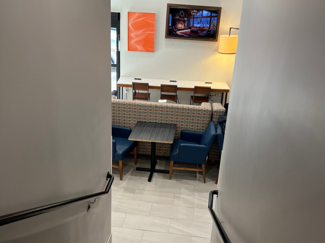 Holiday Inn Express & Suites Bronx - Zoo Area by IHG