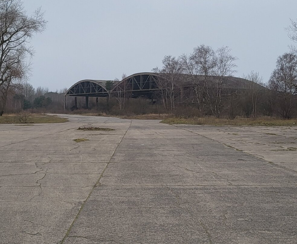Abandoned Military Aerodrome Neutief景点图片