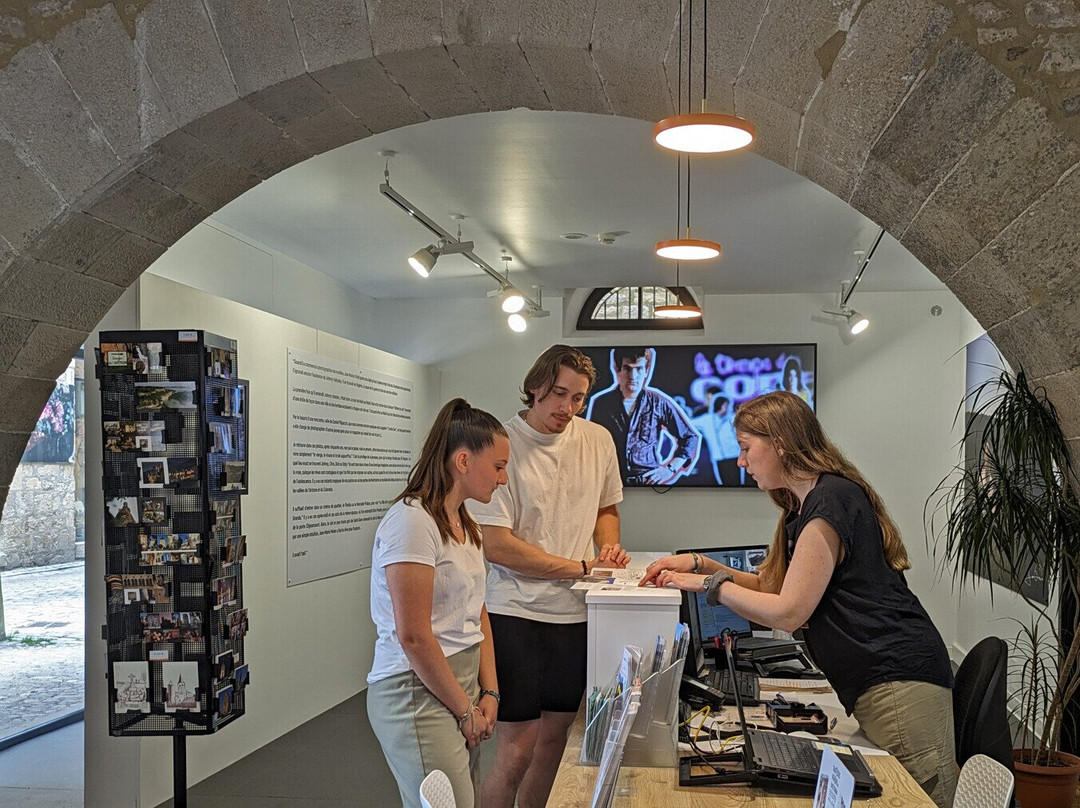 Galerie Jean-Marie Périer-Villeneuve d'Aveyron必去景点