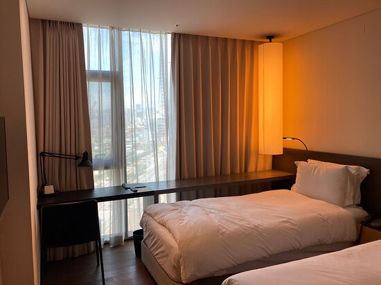 古罗诗拉酒店主图