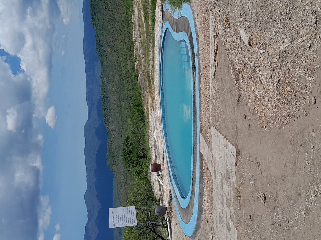 Songwe Bat Caves And Hot Springs-姆贝亚必去景点