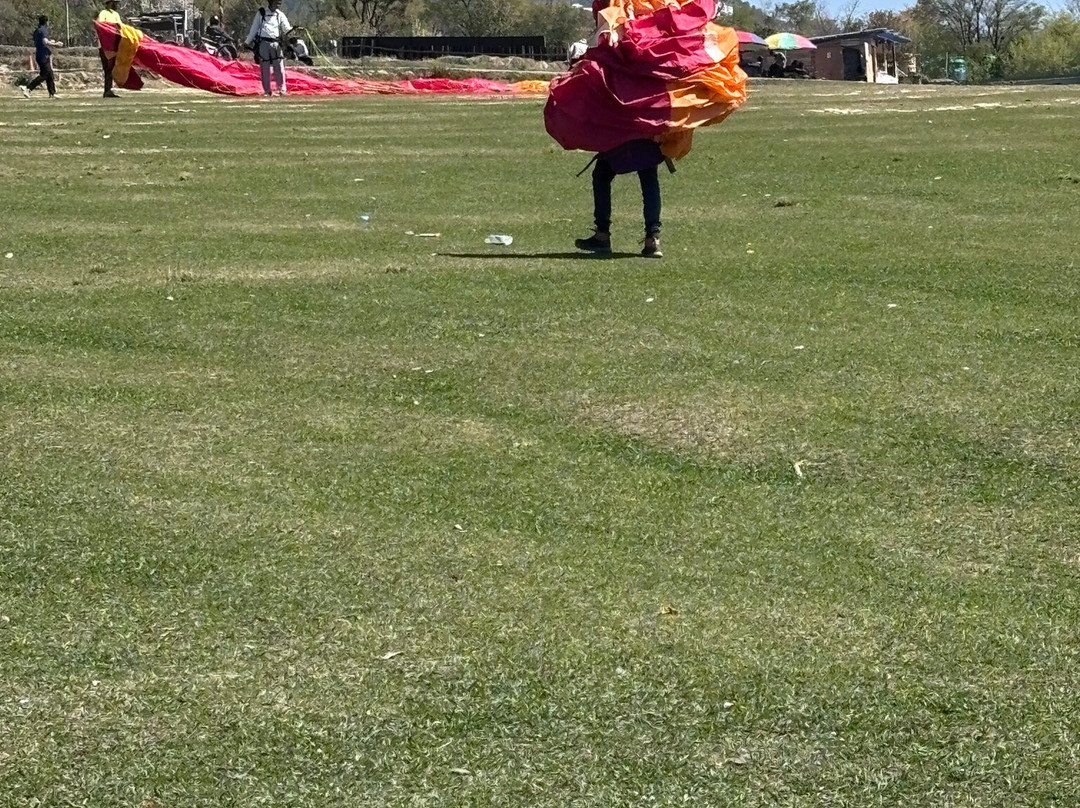 Skylark School of Paragliding-Bir必去景点
