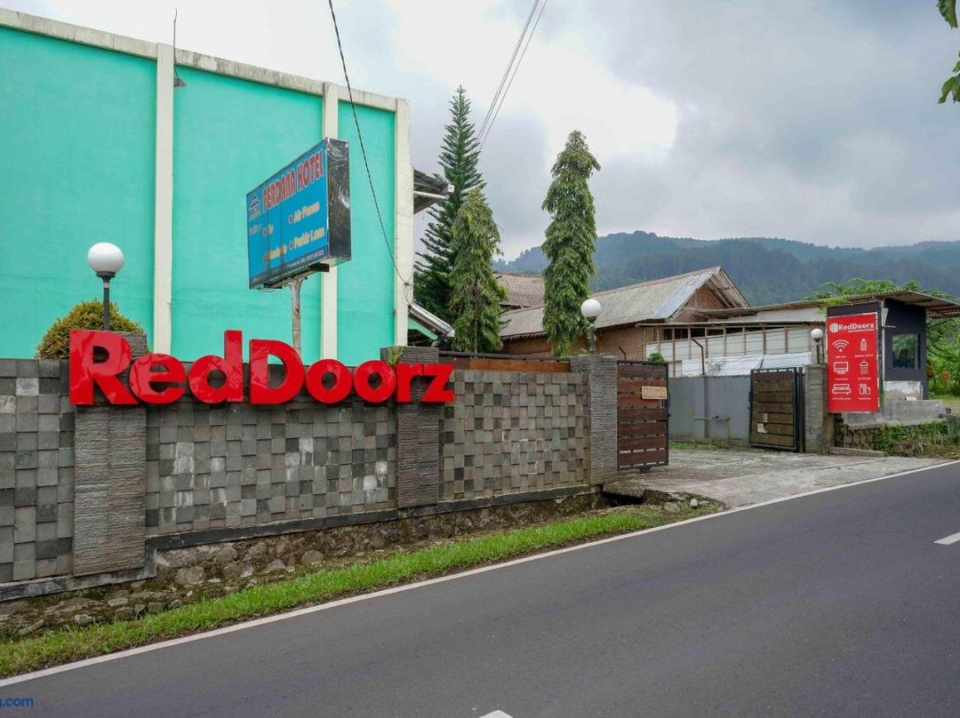 RedDoorz Near Lokawisata Baturaden