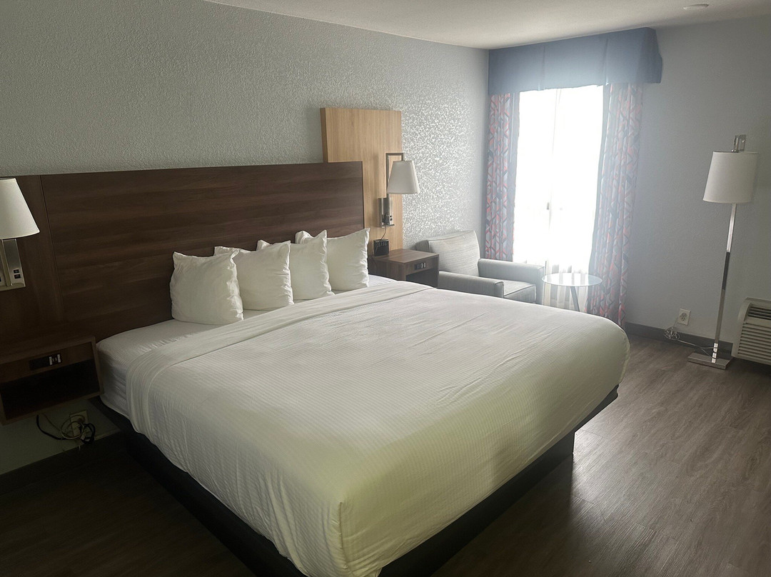 圣路易斯西港贝斯特韦斯特SureStay Plus酒店主图
