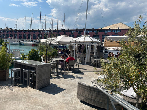 Rebus Cocktail Bar-热那亚必去景点