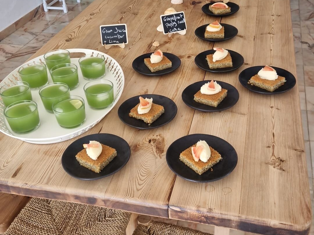 Chicks On Waves主图