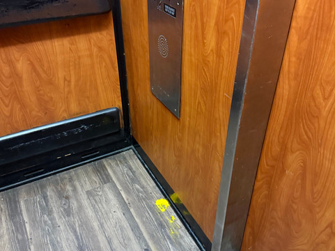 比弗福尔斯温德姆华美达酒店主图