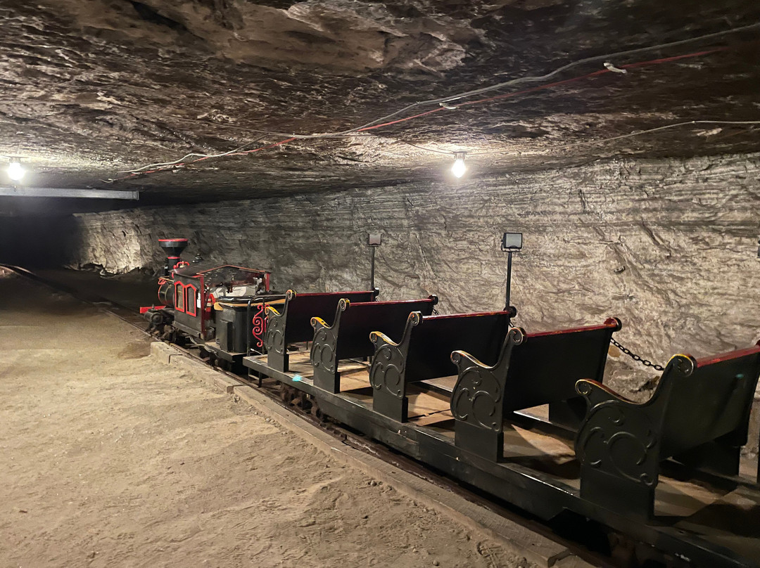 Strataca-Hutchinson必去景点