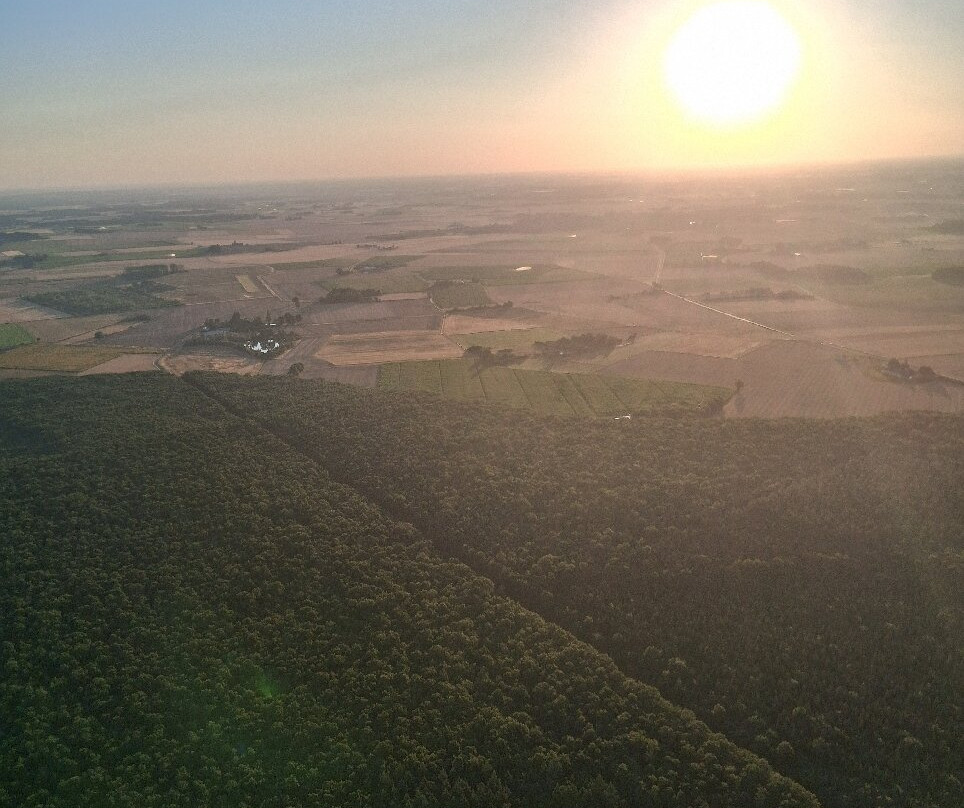 France Montgolfieres-Saint-Julien-de-Chedon必去景点