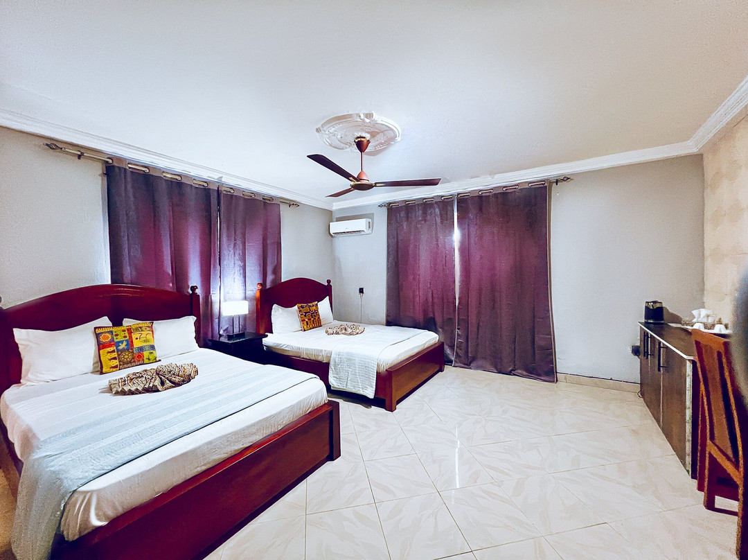 Coconut Pointe Villa & Beach Resort主图