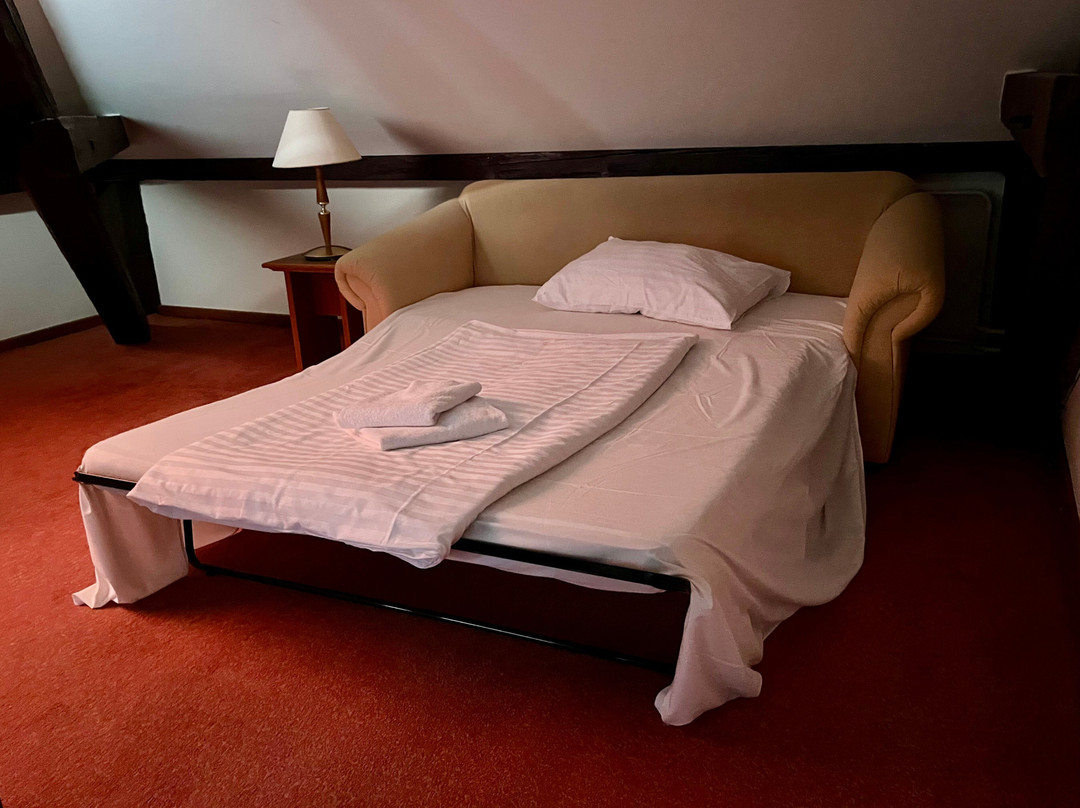 卢弗兰酒店主图