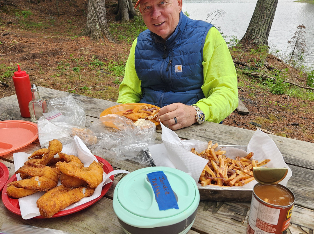 Crow Rock Lodge Fishing Guides-凯诺拉必去景点