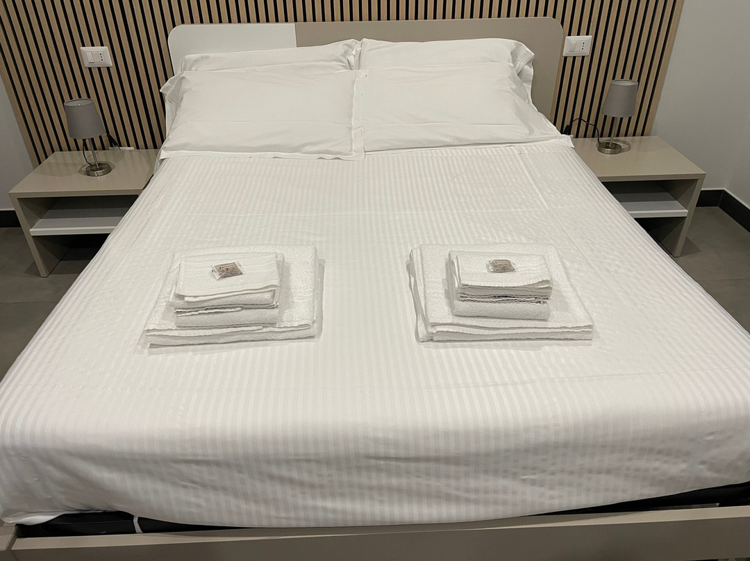 Skyline Rooms & Suites