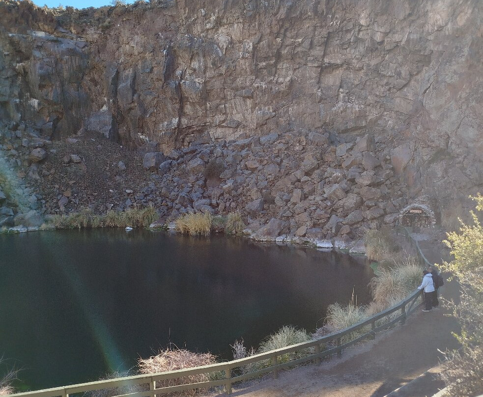 Laguna de la Nina Encantada-Malargue必去景点