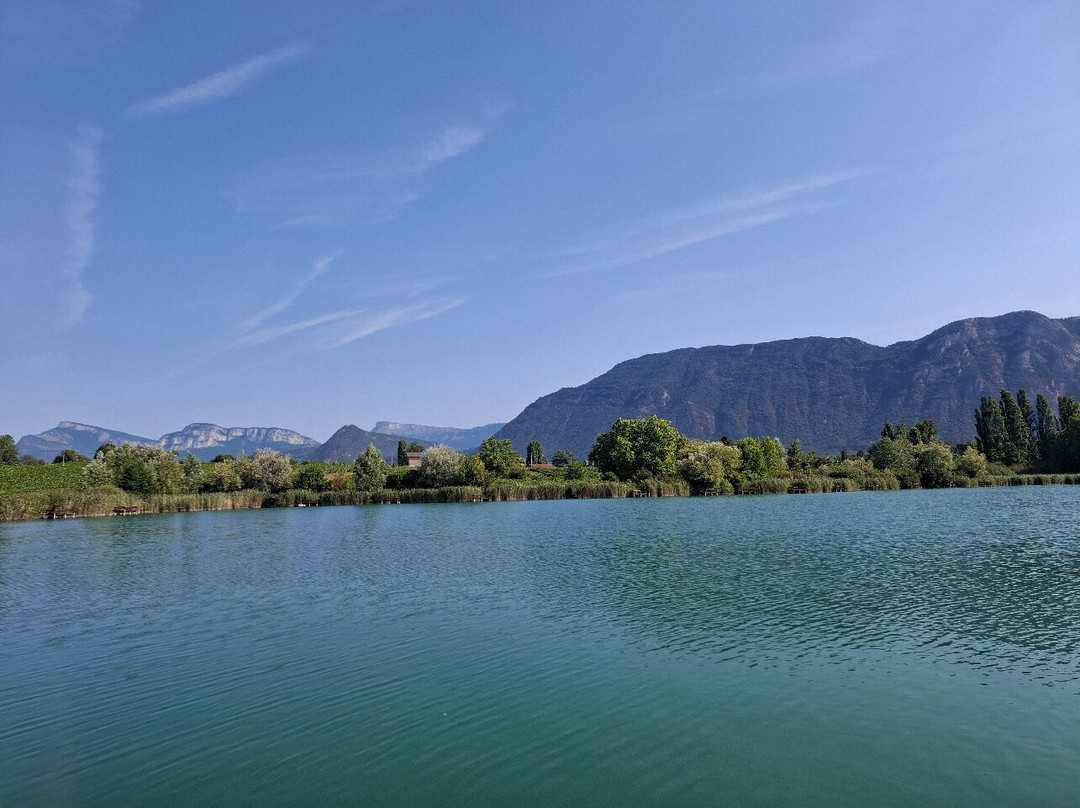 Lac de Saint-André-Les Marches必去景点