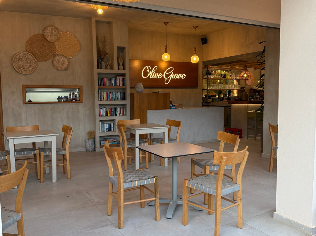 Olive Grove Apartments主图