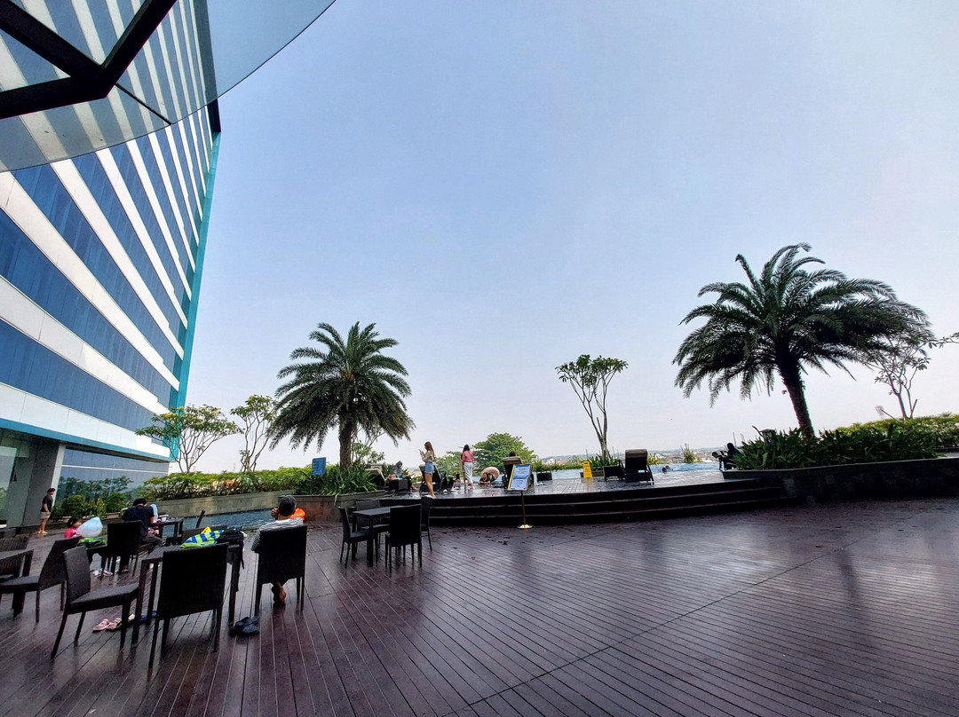 Avenzel Hotel and Convention Cibubur主图