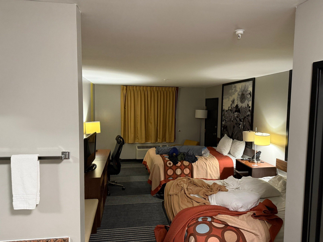 Super 8 by Wyndham Salina I-70主图