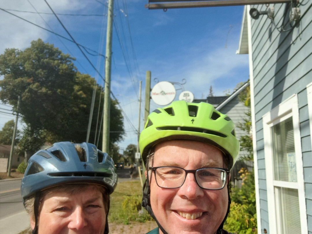 Macqueen's Bike Shop & Island Tours-夏洛特镇必去景点