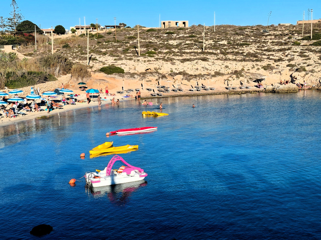 Spiaggia Cala Francese-兰佩杜萨必去景点