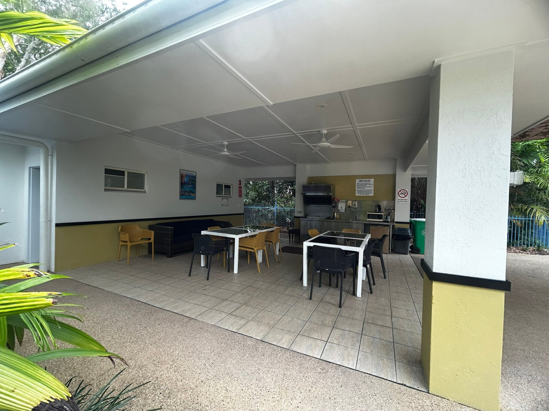 盛橡泻湖酒店主图