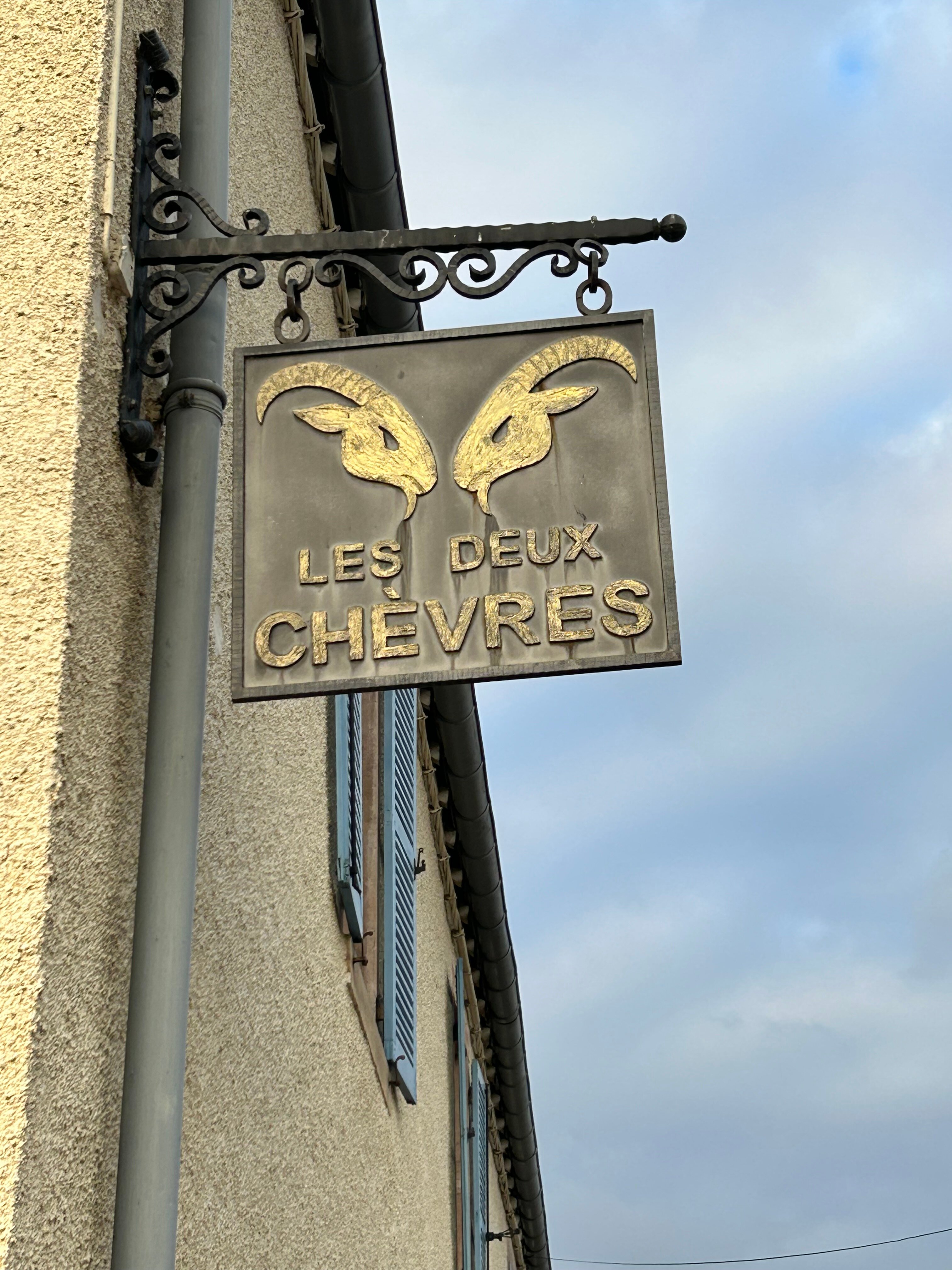 Les Deux Chèvres-官方