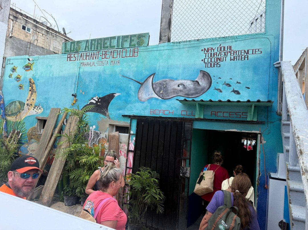 Mayahual Red Shirts Golf Carts-Mahahual必去景点