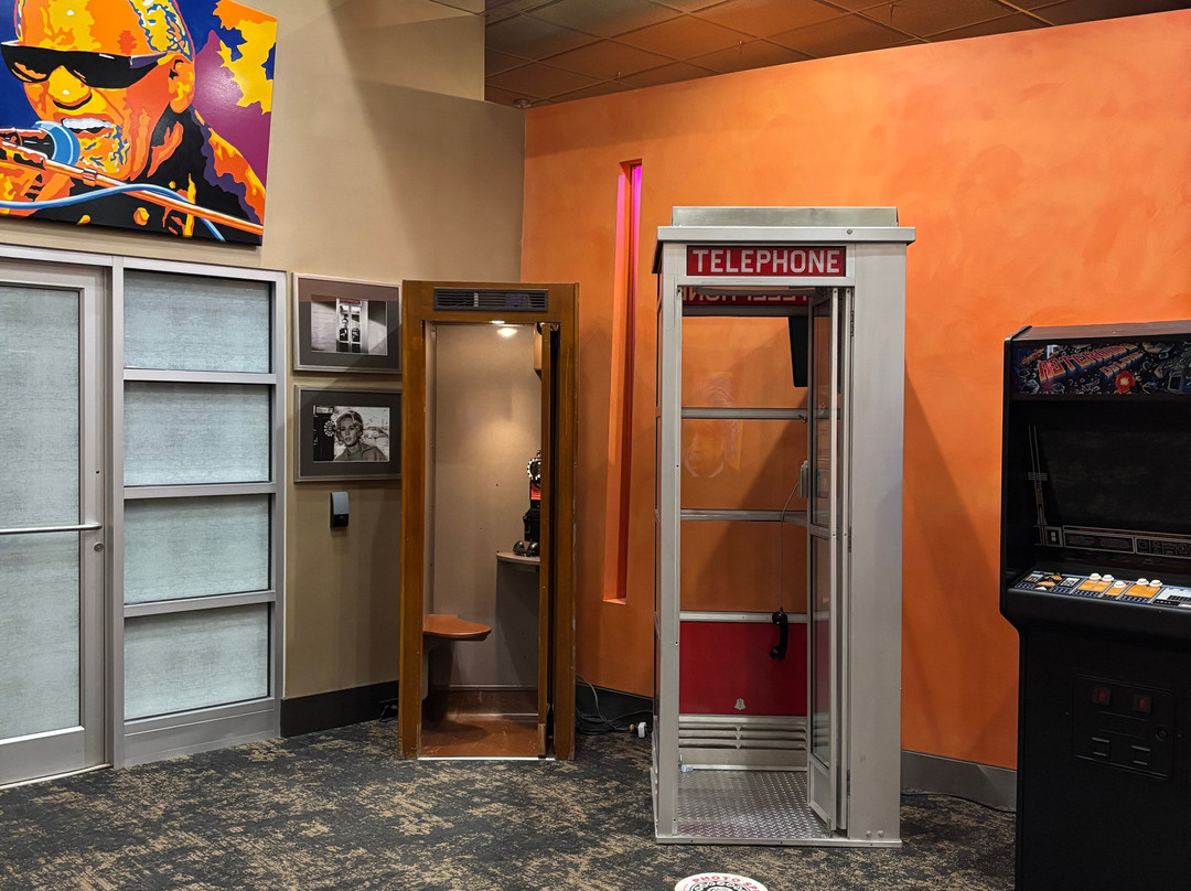 波士顿纳蒂克皇冠假日酒店主图