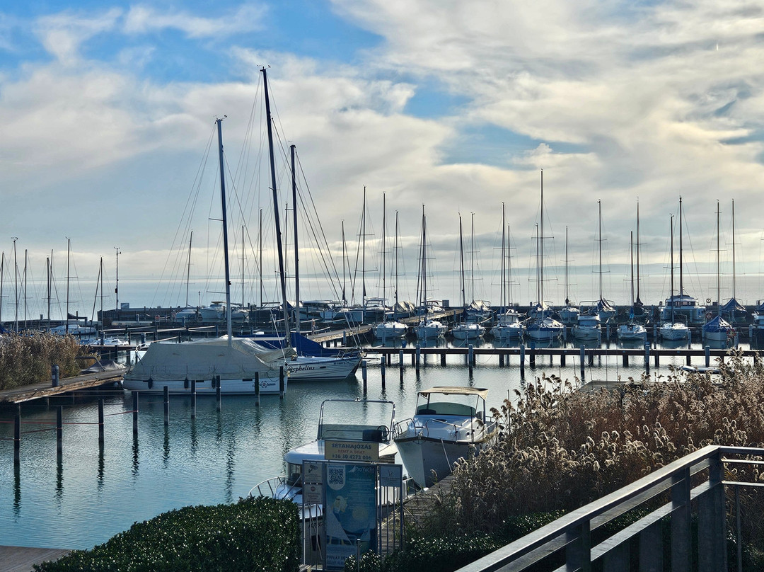 Hotel Golden Lake Resort主图