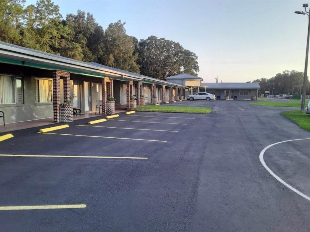 Saint Leo酒店住宿-Rainbow Fountain Motel