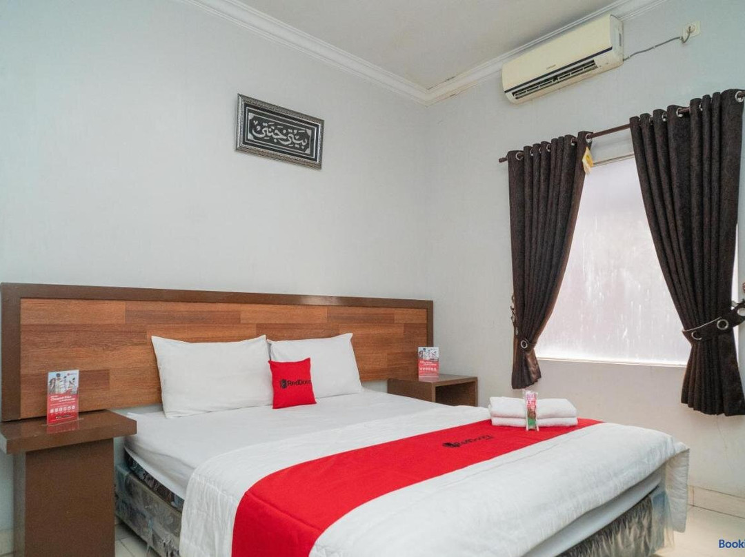 RedDoorz Syariah Near Tugu Dodol Kandangan