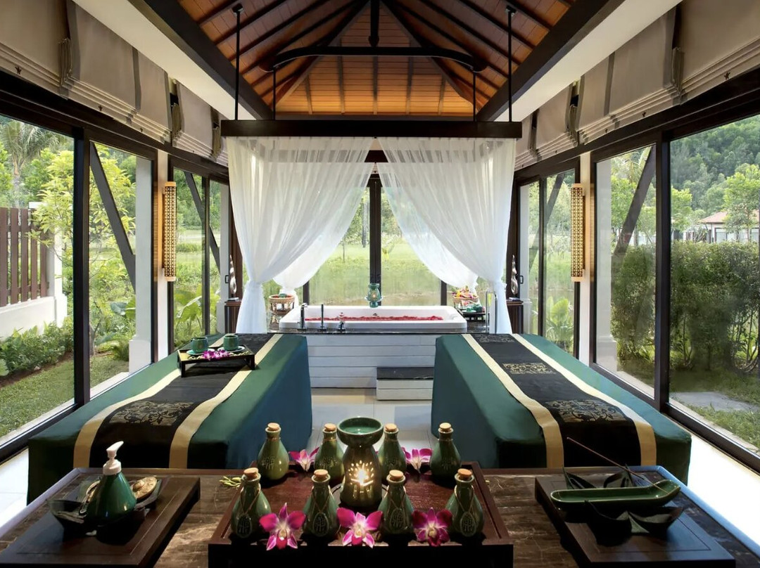 普吉岛榕树SPA-他朗必去景点