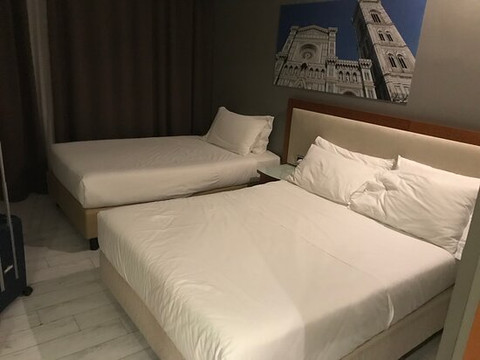佛罗伦斯假日酒店主图