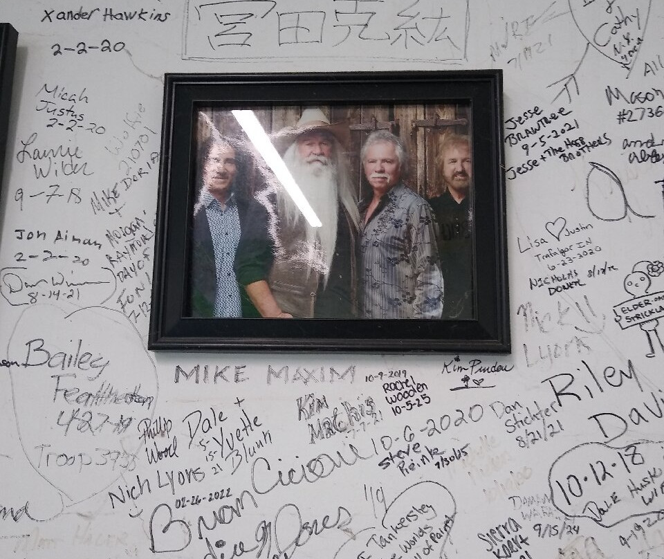 World's Largest Ball of Paint-Alexandria必去景点