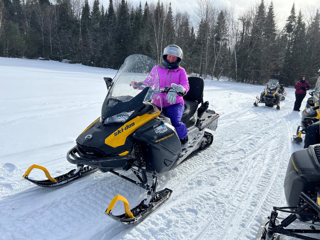 Farmhouse Snowmobiling and UTVs-普莱西德湖必去景点