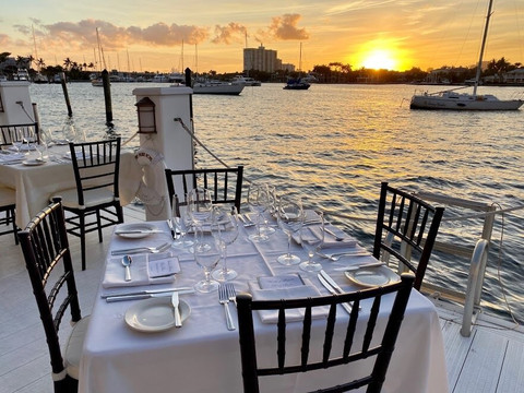 The Pillars Hotel & Club主图