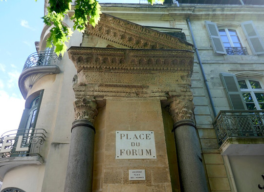 论坛广场-阿尔勒必去景点