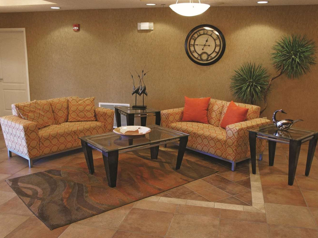 俾斯麦拉昆塔温德姆套房酒店