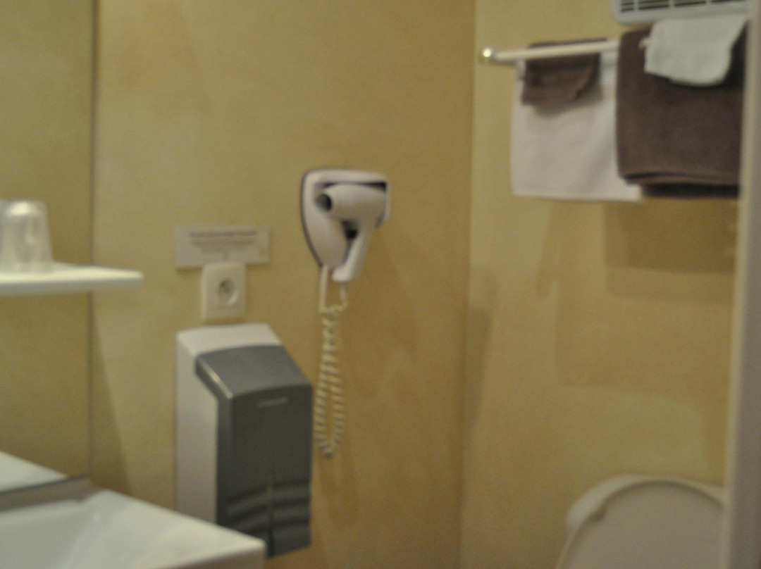 巴黎之家酒店主图