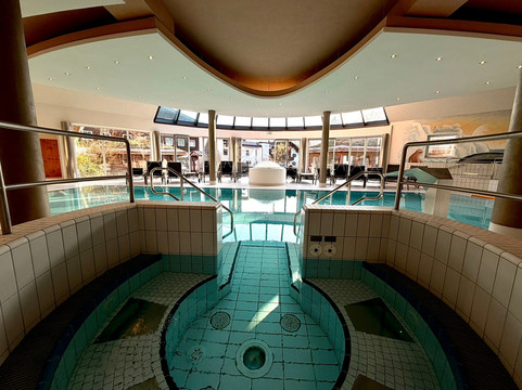 穆尔瑙阿尔班霍夫酒店_x000D_主图